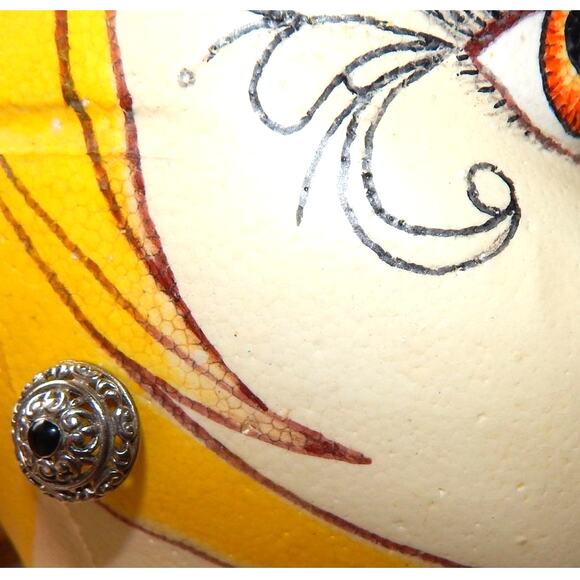 Vintage Classic Filigree Scrolled Stud Earrings - Picture 4 of 7